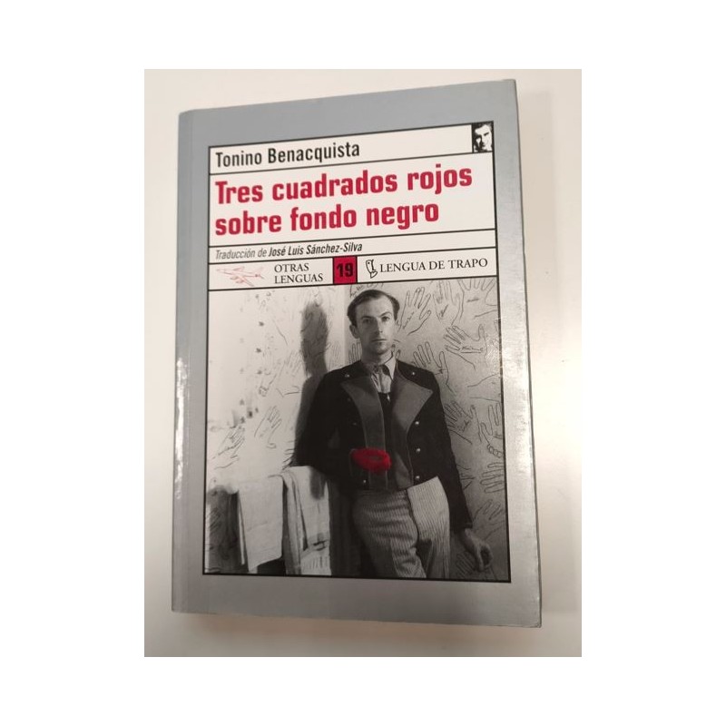 Tres cuadrados rojos sobre fondo negro