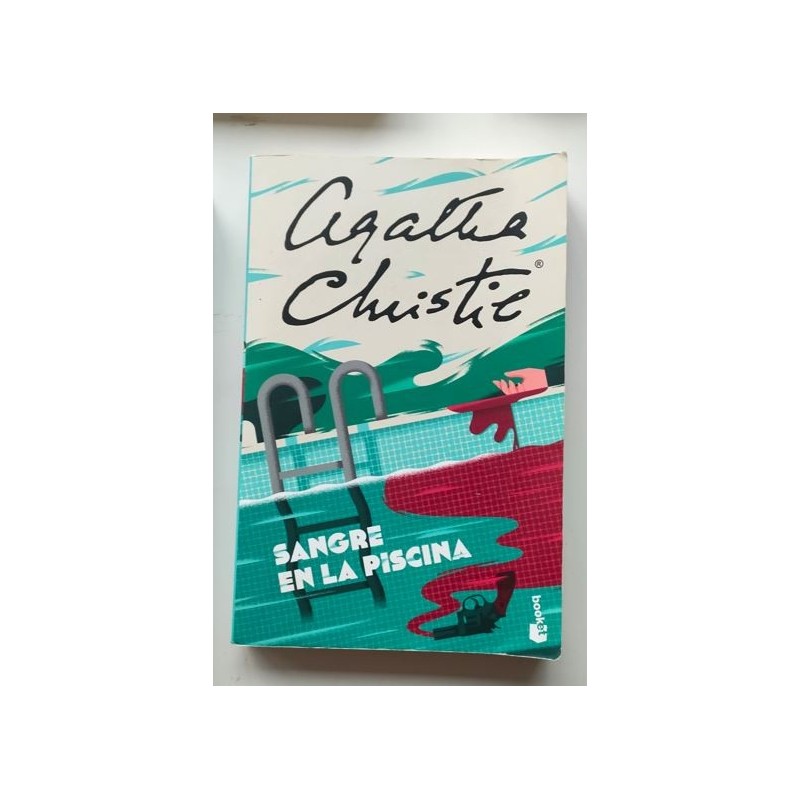 Sangre en la piscina