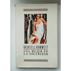 Una mujer en la oscuridad