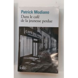 Dans le café de la jeneuse perdue