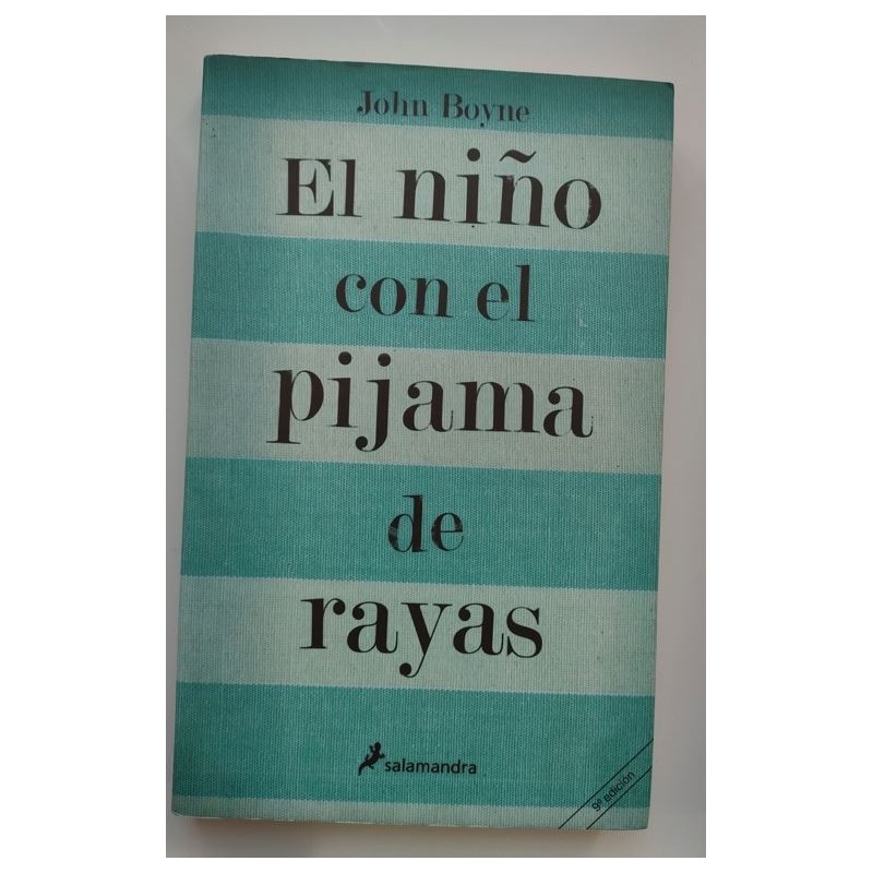 El niño con el pijama de rayas