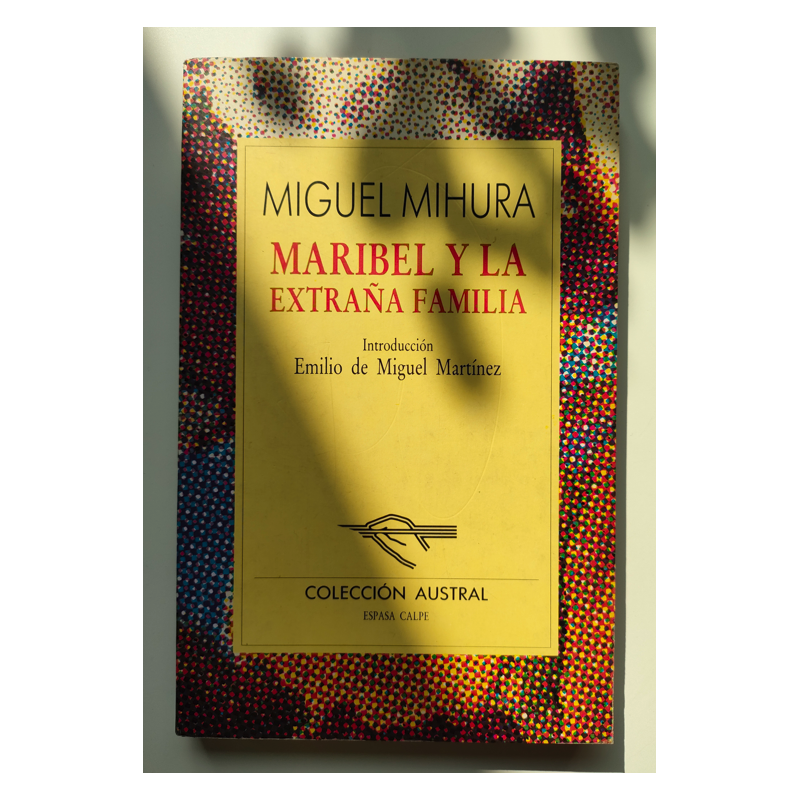 Maribel y la extraña familia